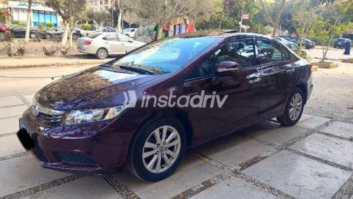 هوندا سيفك 2013 أحمر غامق مستعملة للبيع - 2