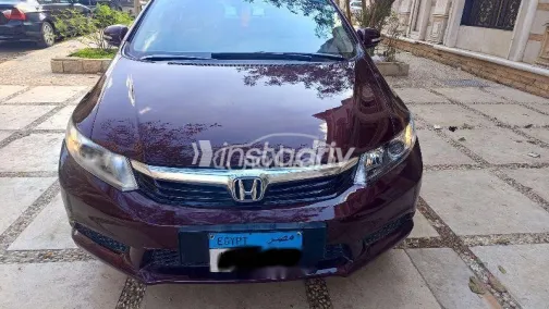 هوندا سيفك 2013 أحمر غامق مستعملة للبيع - 4