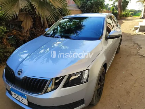 سكودا اوكتافيا A7 2020 فضي مستعملة للبيع - 1