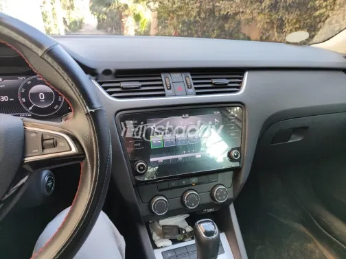 سكودا اوكتافيا A7 2020 فضي مستعملة للبيع - 2