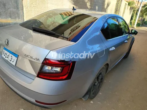 سكودا اوكتافيا A7 2020 فضي مستعملة للبيع - 5