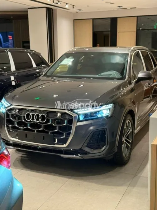 اودي Q7 2025 رمادي مستعملة للبيع - 3