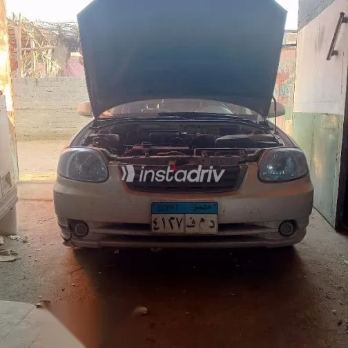 هيونداي فيرنا 2006 فضي مستعملة للبيع - 1