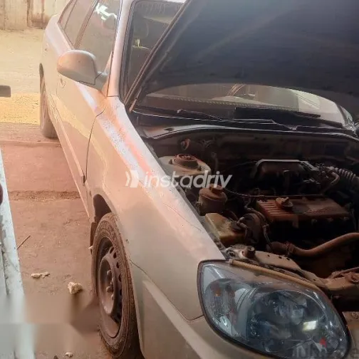 هيونداي فيرنا 2006 فضي مستعملة للبيع - 3