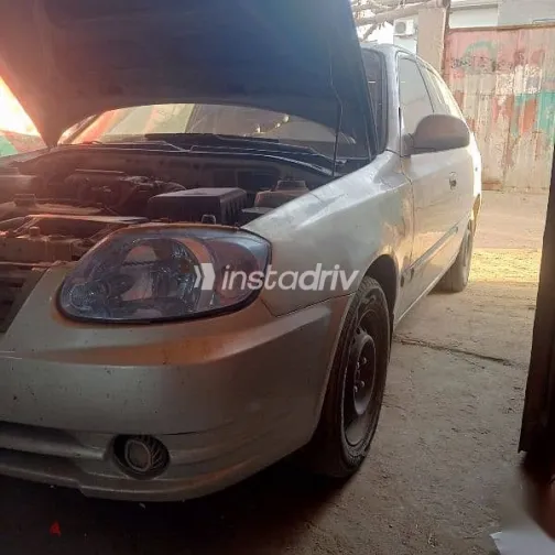 هيونداي فيرنا 2006 فضي مستعملة للبيع - 4