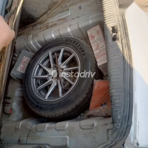 هيونداي فيرنا 2006 فضي مستعملة للبيع - 8