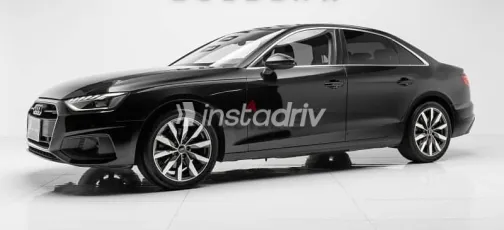 اودي A4 2022 أسود مستعملة للبيع - 1