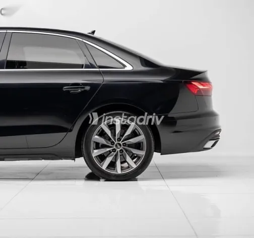 اودي A4 2022 أسود مستعملة للبيع - 2