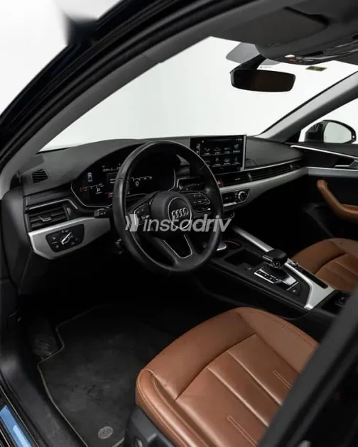 اودي A4 2022 أسود مستعملة للبيع - 3