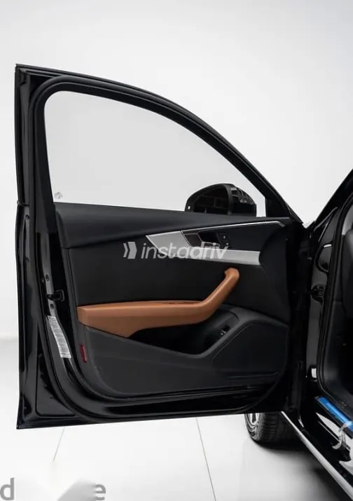 اودي A4 2022 أسود مستعملة للبيع - 6