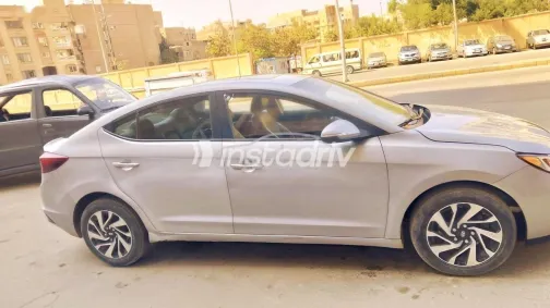 هيونداي إلنترا اى دى 2020 أبيض مستعملة للبيع - 3