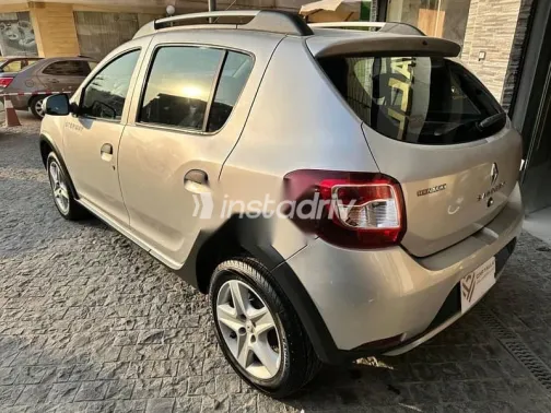 رينو سانديرو 2017 فضي مستعملة للبيع - 1