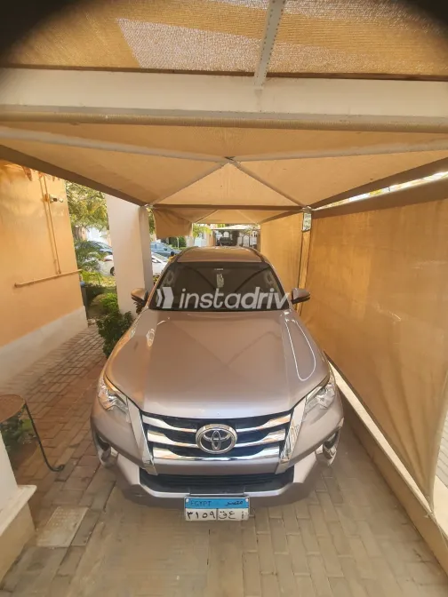 تويوتا فورتشنر 2021 أبيض مستعملة للبيع - 3