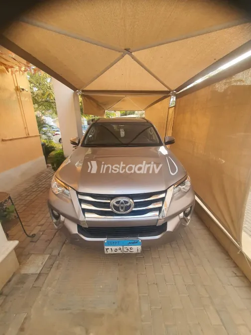 تويوتا فورتشنر 2021 أبيض مستعملة للبيع - 8