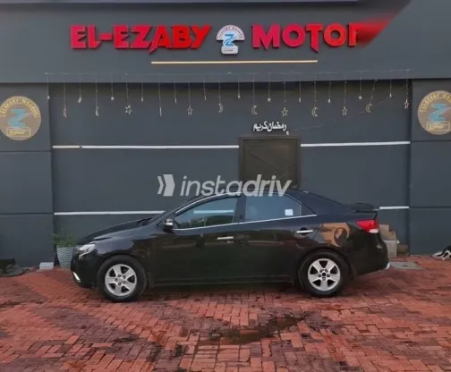 كيا سيراتو 2010 أسود مستعملة للبيع - 2