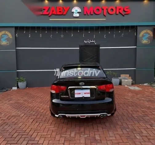 كيا سيراتو 2010 أسود مستعملة للبيع - 3