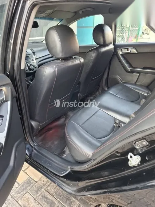 كيا سيراتو 2010 أسود مستعملة للبيع - 6