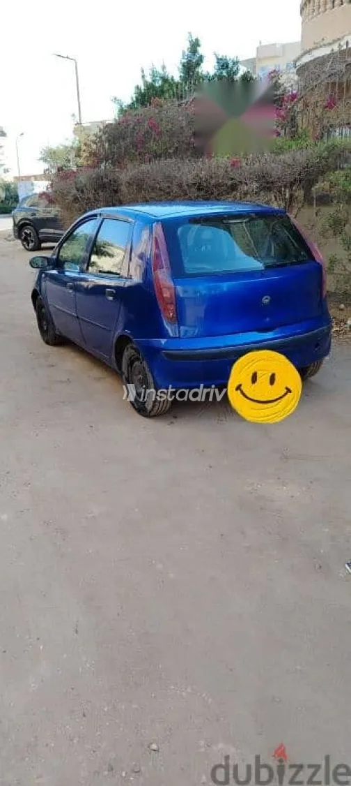 فيات بونتو 2000 أزرق غامق مستعملة للبيع - 2