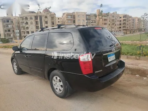 كيا كارنفال 2010 أسود مستعملة للبيع - 1