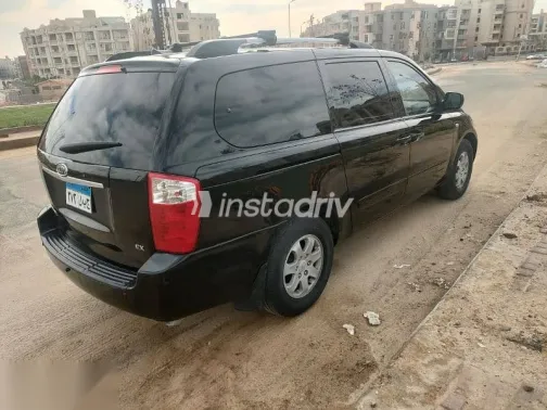 كيا كارنفال 2010 أسود مستعملة للبيع - 2