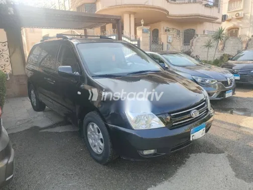 كيا كارنفال 2010 أسود مستعملة للبيع - 8