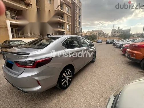 هوندا سيتى 2022 فضي مستعملة للبيع - 5