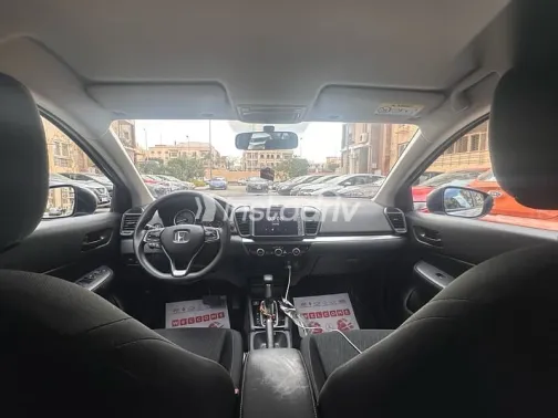 هوندا سيتى 2022 فضي مستعملة للبيع - 8