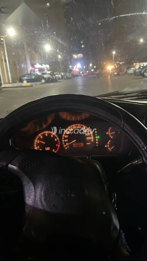 ميتسوبيشي كولت 2003 أزرق غامق مستعملة للبيع - 4