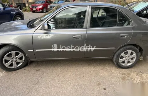 هيونداي فيرنا 2014 رمادي مستعملة للبيع - 2