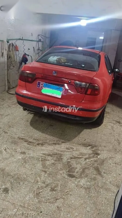 سيات توليدو 2002 أحمر مستعملة للبيع - 1