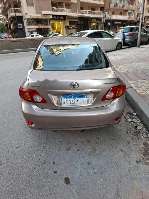 Toyota Corolla 2010 Gold Used for Sale - 2