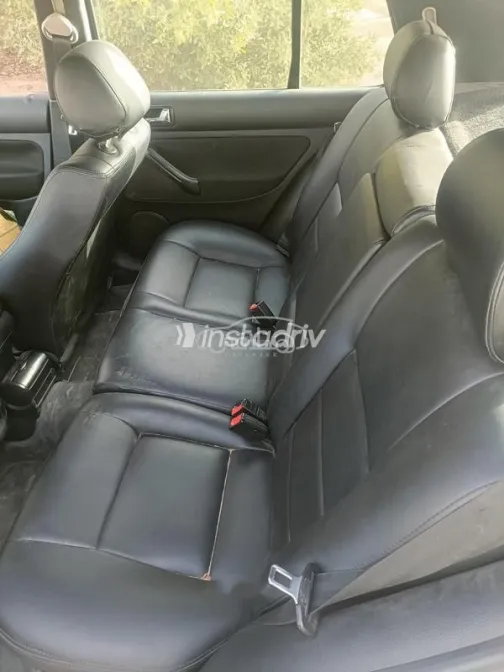 فولكس فاغن جولف 4 1999 أزرق غامق مستعملة للبيع - 1