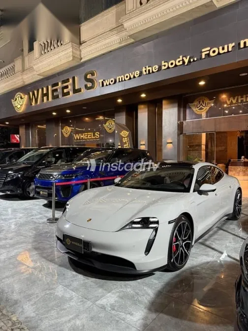 بورش تايكان 2024 رمادي مستعملة للبيع - 1