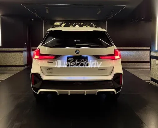 بي ام دبليو X1 2025 أبيض مستعملة للبيع - 2