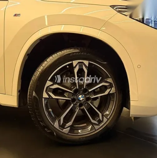بي ام دبليو X1 2025 أبيض مستعملة للبيع - 9