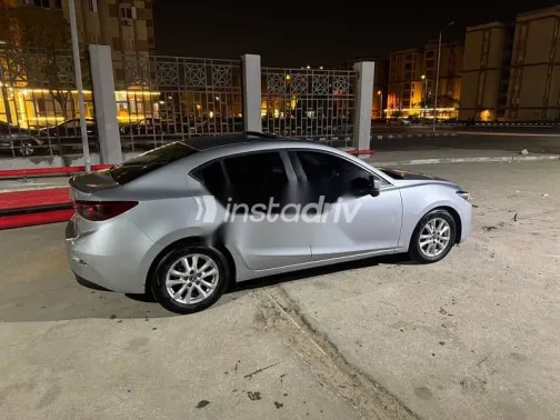 مازدا 3 2018 فضي مستعملة للبيع - 2