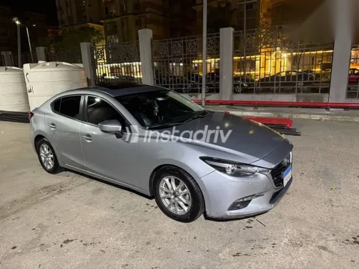 مازدا 3 2018 فضي مستعملة للبيع - 3