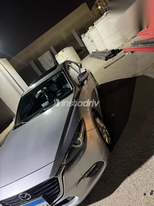 مازدا 3 2018 فضي مستعملة للبيع - 6