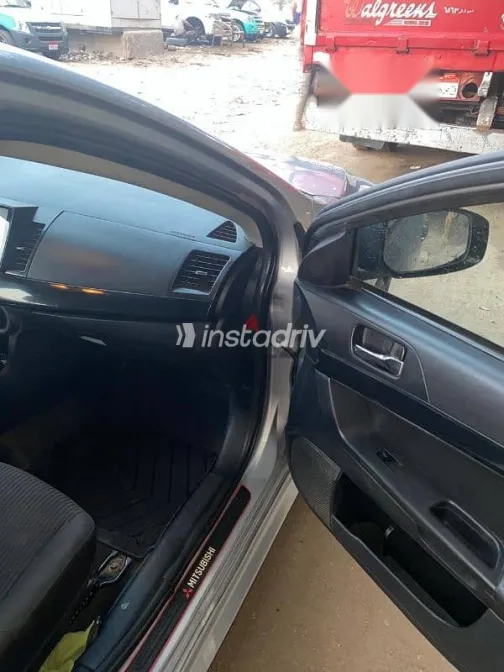 ميتسوبيشي لانسر 2015 فضي مستعملة للبيع - 6