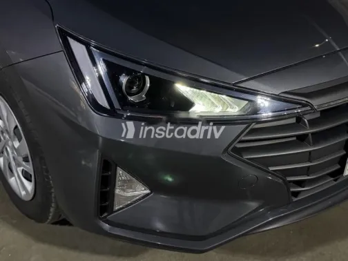 هيونداي إلنترا 2026 رمادي مستعملة للبيع - 3