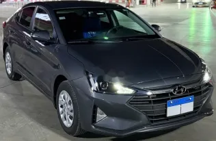 هيونداي إلنترا 2026 رمادي مستعملة للبيع