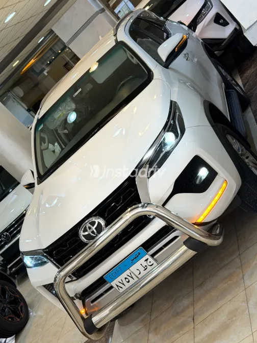 تويوتا فورتشنر 2023 أبيض مستعملة للبيع - 1