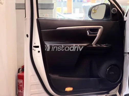 تويوتا فورتشنر 2023 أبيض مستعملة للبيع - 2