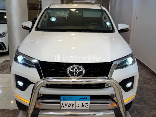 تويوتا فورتشنر 2023 أبيض مستعملة للبيع - 4