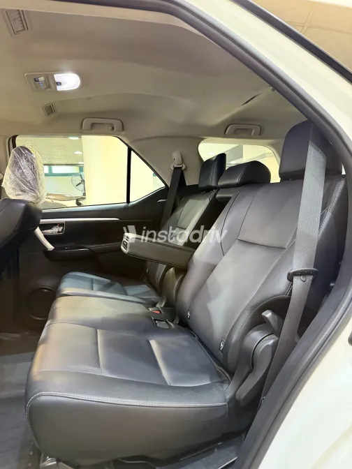 تويوتا فورتشنر 2023 أبيض مستعملة للبيع - 6