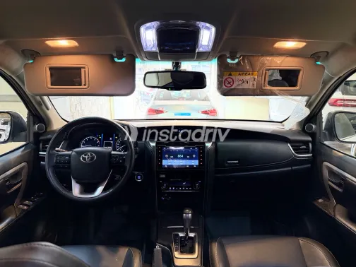 تويوتا فورتشنر 2023 أبيض مستعملة للبيع - 9