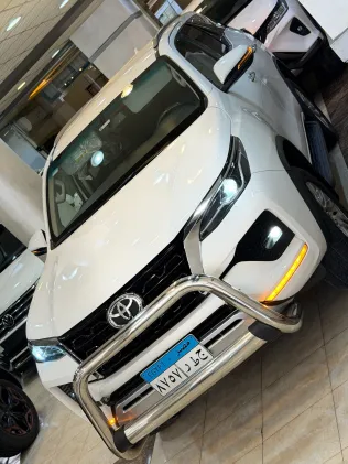 تويوتا فورتشنر 2023 أبيض مستعملة للبيع