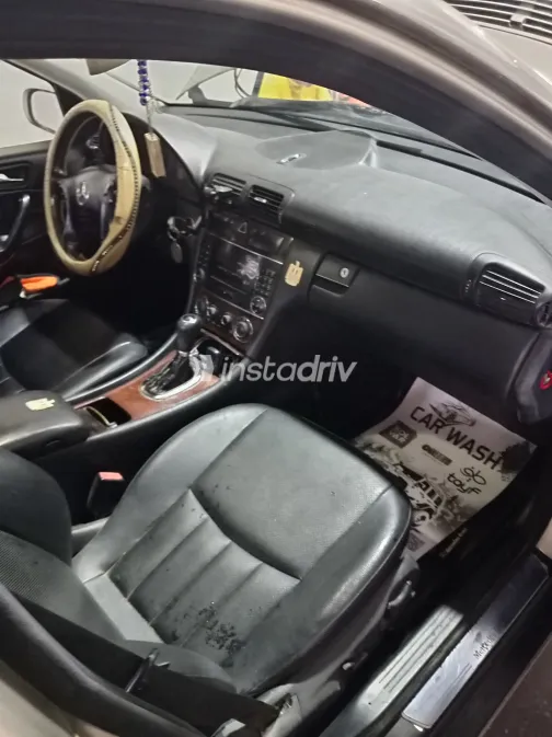 Mercedes C 200 2005 White Used for Sale - 1