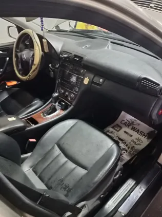 مرسيدس C 200 2005 أبيض مستعملة للبيع