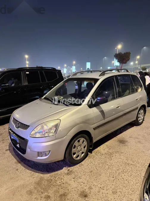 Hyundai Matrix 2010 Silver Used for Sale - 3